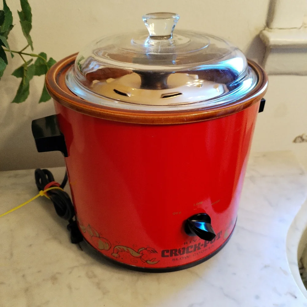 Red Electric Slow Cooker with Glass Lid - Brand Unknown
